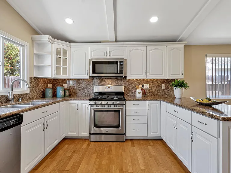 9131 Warfield Dr — Photo 25