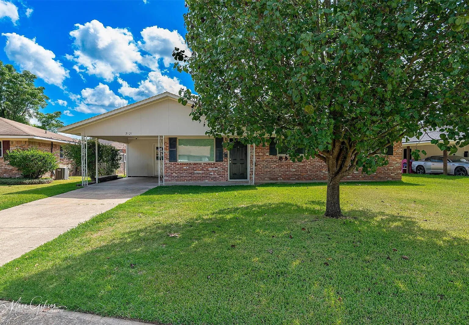 3 bed, 1.5 bath, 1074 sqft, $1,300 — Photo 1