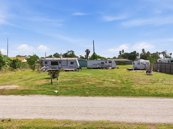 124 Coral Dr, Rockport, TX 78382