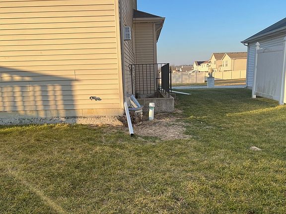 3rd image of 607 Cody Ln