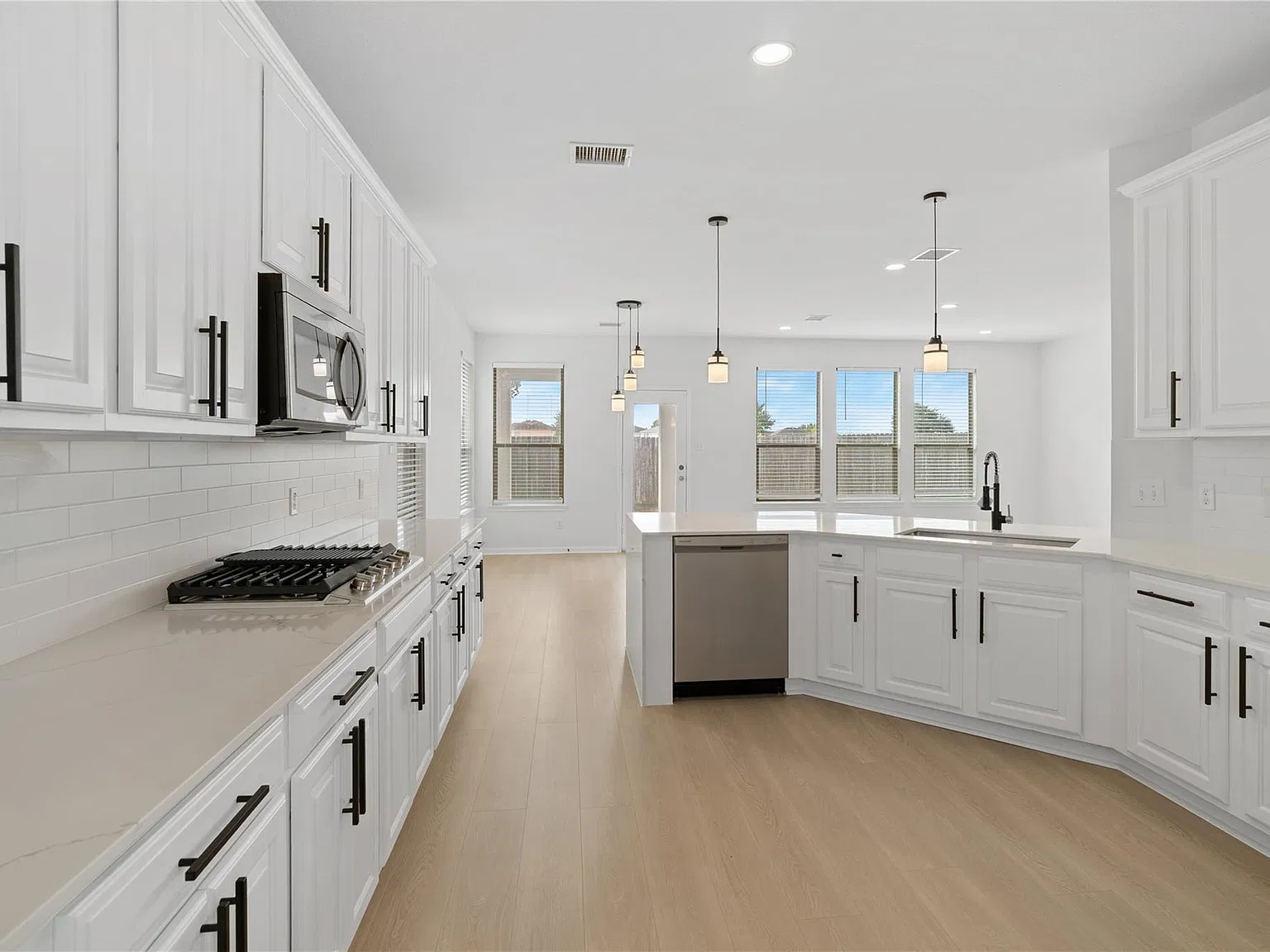 4 bed, 3.5 bath, 2902 sqft, $2,500 — Photo 4