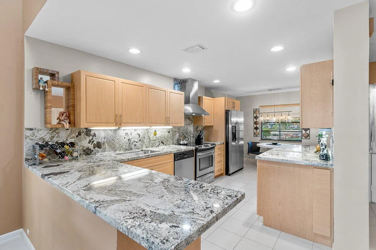3 bed, 2.0 bath, 1809 sqft, $7,500 — Photo 2