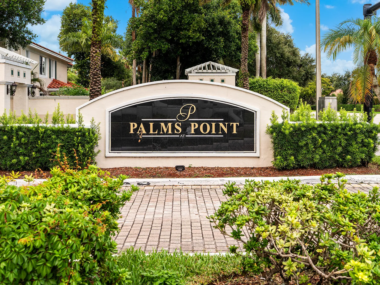 1 bed, 1.0 bath, 797 sqft, $2,100 — Photo 1