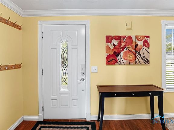 4th image of 125 Birchcrest Dr
