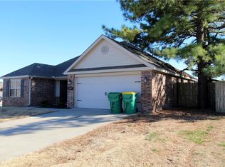 521 Lasso Ln, Centerton, AR 72719