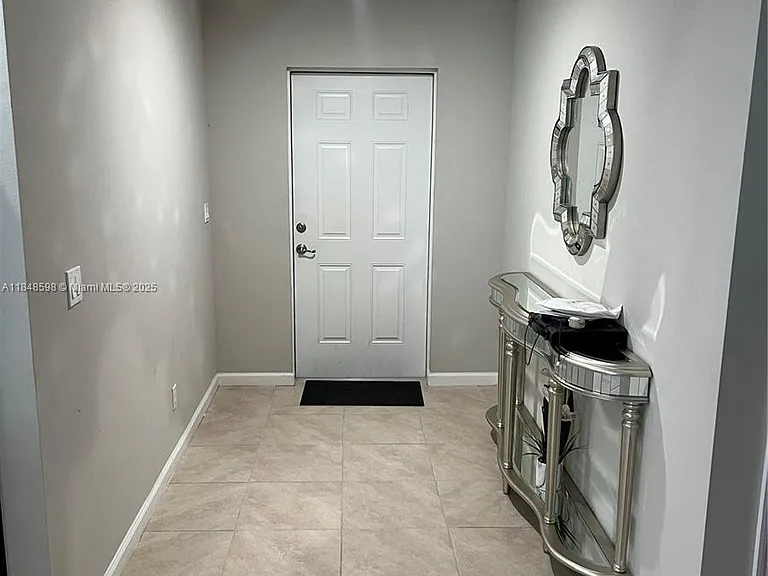 172 SW Langfield Ave — Photo 3