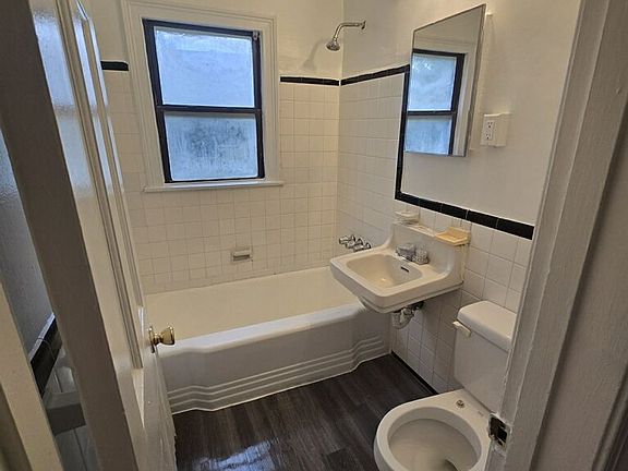 3rd image of 1230 N Quinn St #322