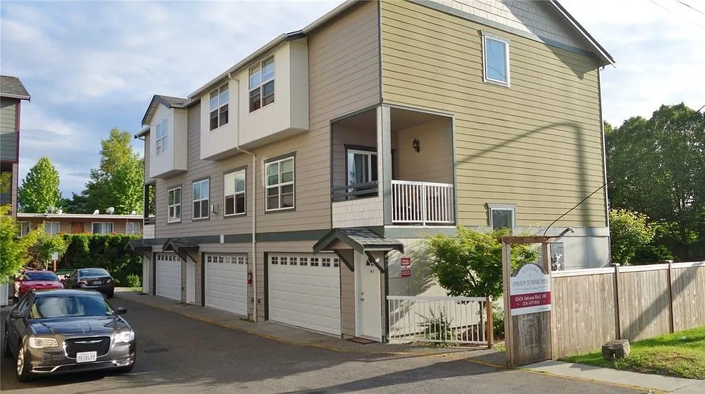 3 bed, 2.5 bath, 1500 sqft, $2,999 — Photo 1
