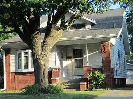 1928 W Ayres Ave photo 1