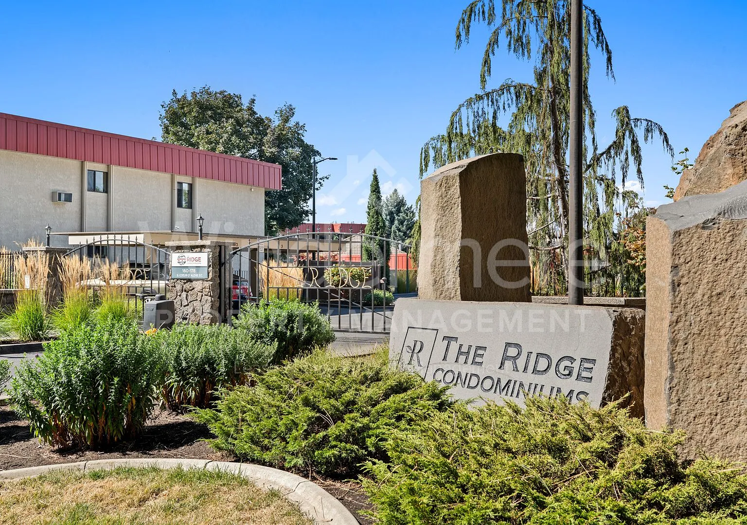 ** One Month Free ** Browne's Addition Gated Condominium 3 Bed 2 Bathroom View Property — Photo 2