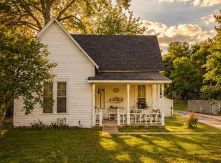 911 N Main St, Winnsboro, TX 75494