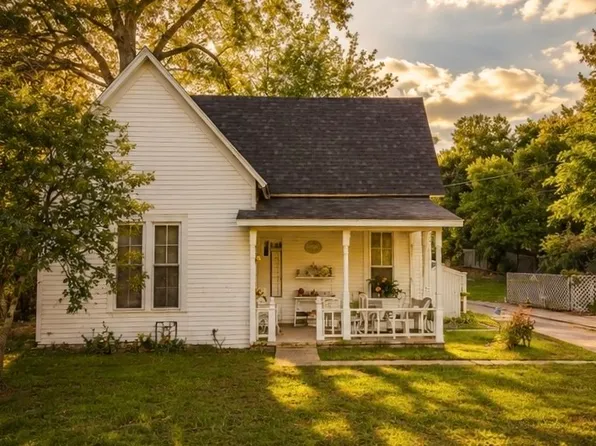 911 N Main St, Winnsboro, TX 75494