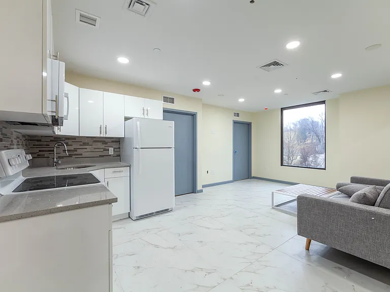 216 N River St #201 — Photo 18