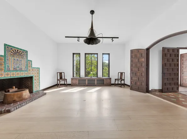 4621 Waldo Avenue image 5 of 18