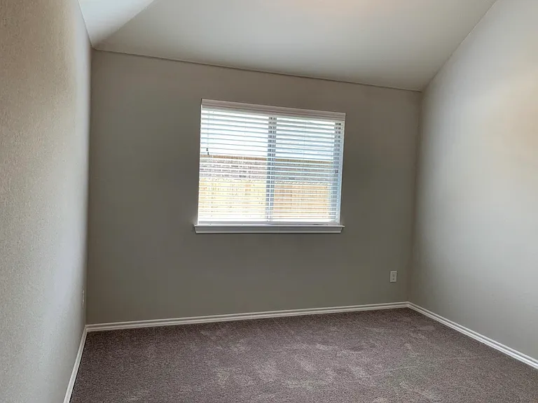 1925 Green Terrace Dr — Photo 16
