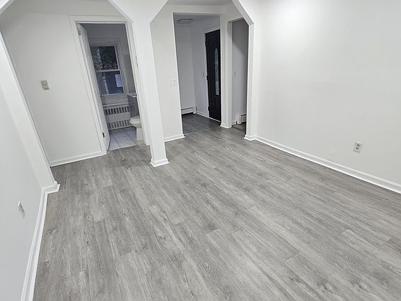 4th image of 9 Carlisle Pl #1
