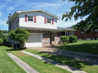 417 Mountain Ln, Bluefield, VA 24605