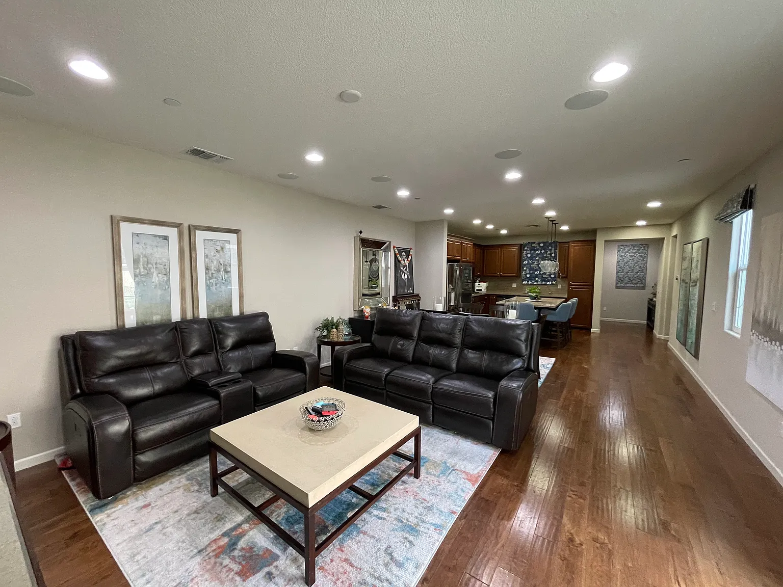 4 bed, 2274 sqft, $3,200 — Photo 2