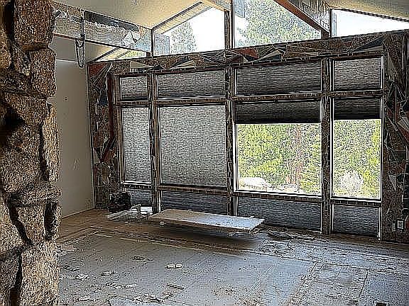 5th image of 380 Silverado Rd
