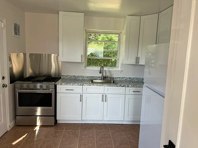 4 bed, 1080 sqft, $2,900 — Photo 3
