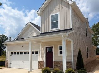 10302 Szalay Ln, Ashland, VA 23005