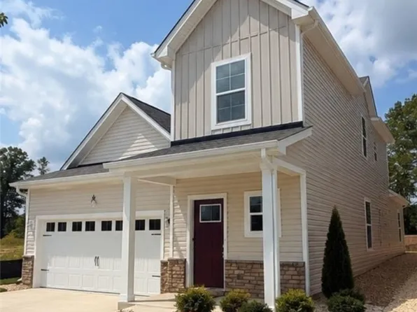 10302 Szalay Ln, Ashland, VA 23005