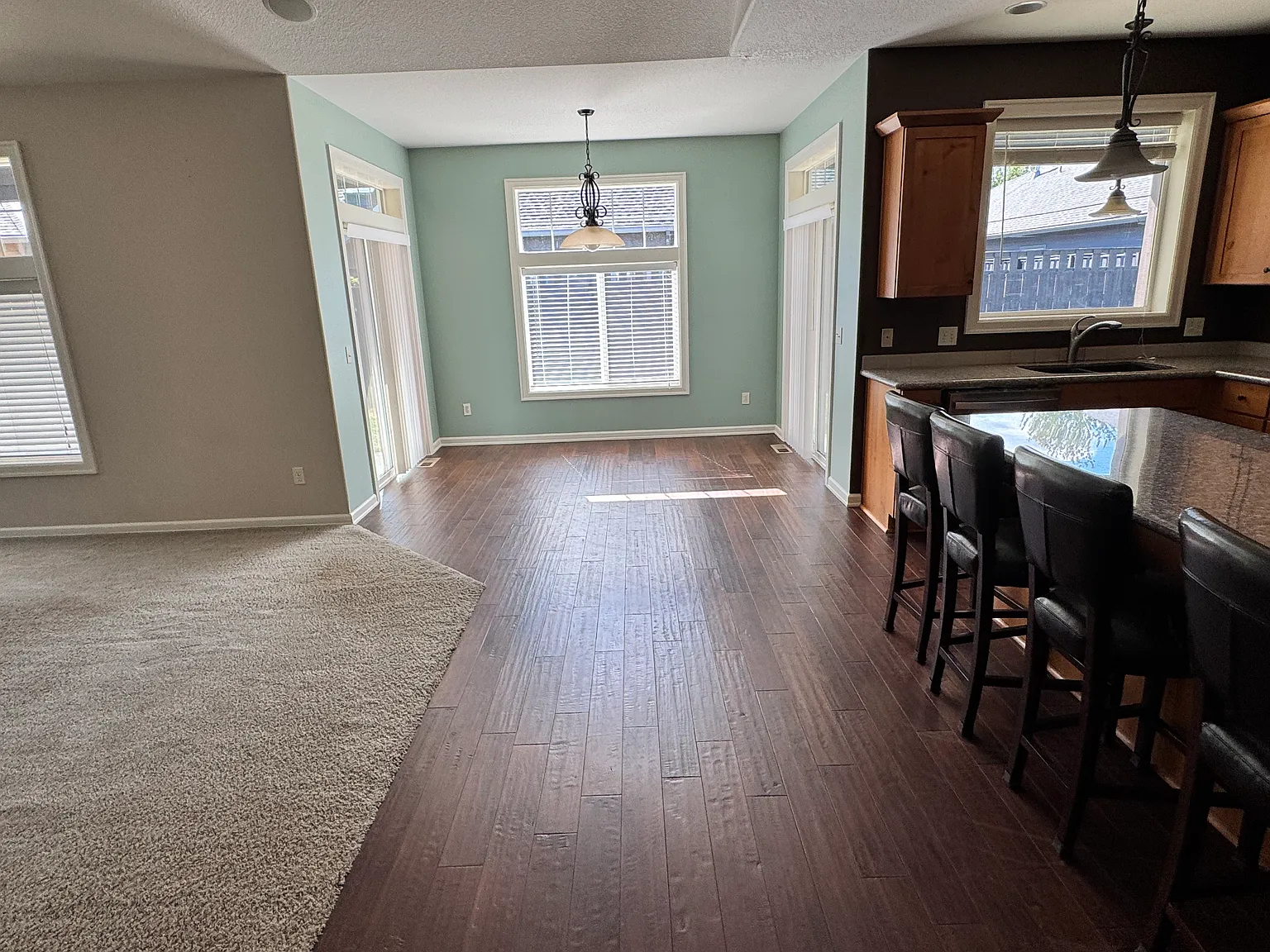 3 bed, 1597 sqft, $3,000 — Photo 4