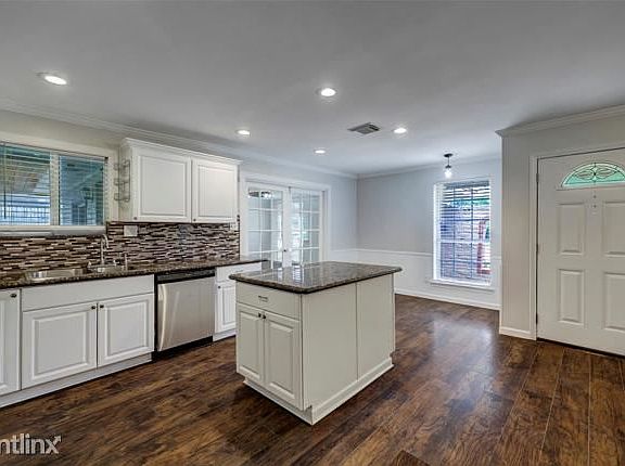 4th image of 4223 Bayou Vista Dr