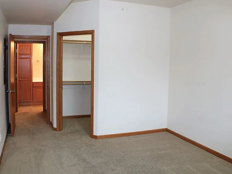 460 Cameron Way — Photo 23
