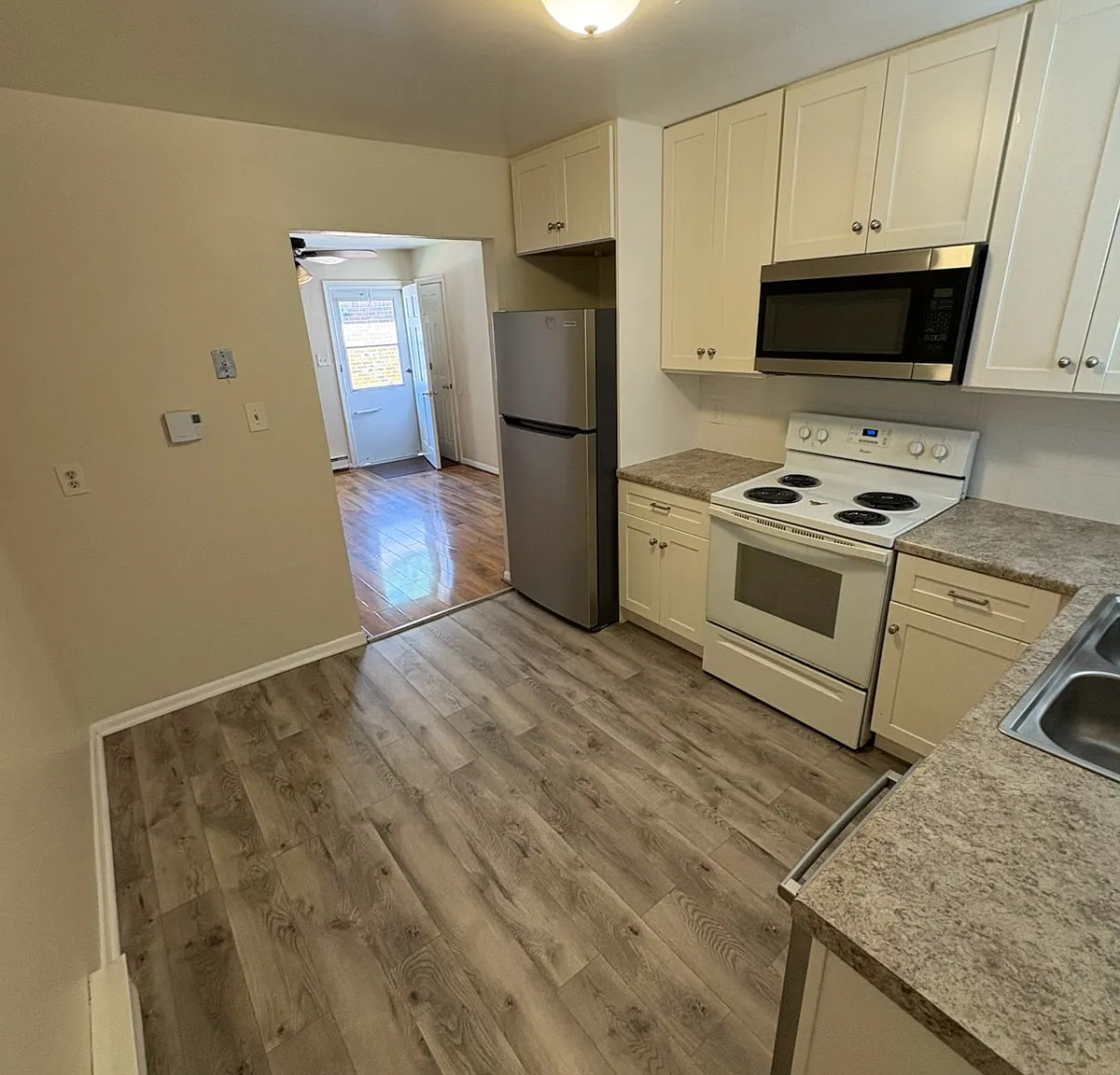 2 bed, 850 sqft, $1,375 — Photo 4