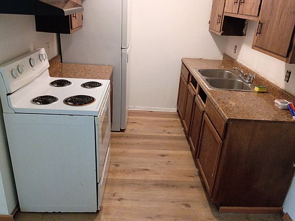 4th image of 945 W Sawyer St #6