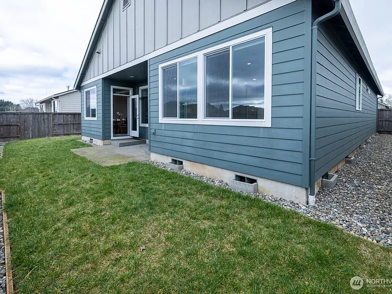 10705 NE 99th St — Photo 12