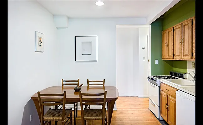 Sold by Douglas Elliman | media 21