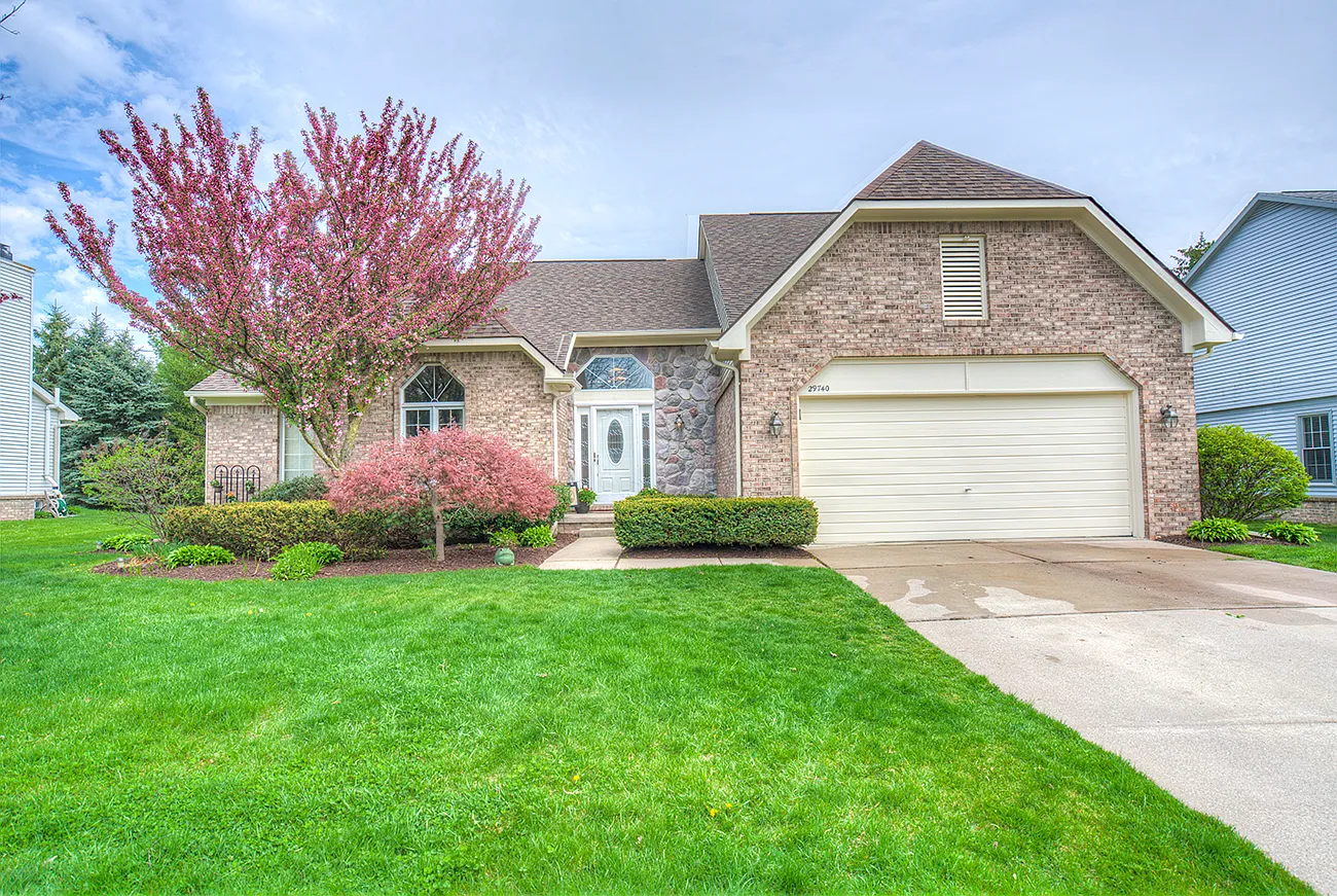 29740 English Way photo 1