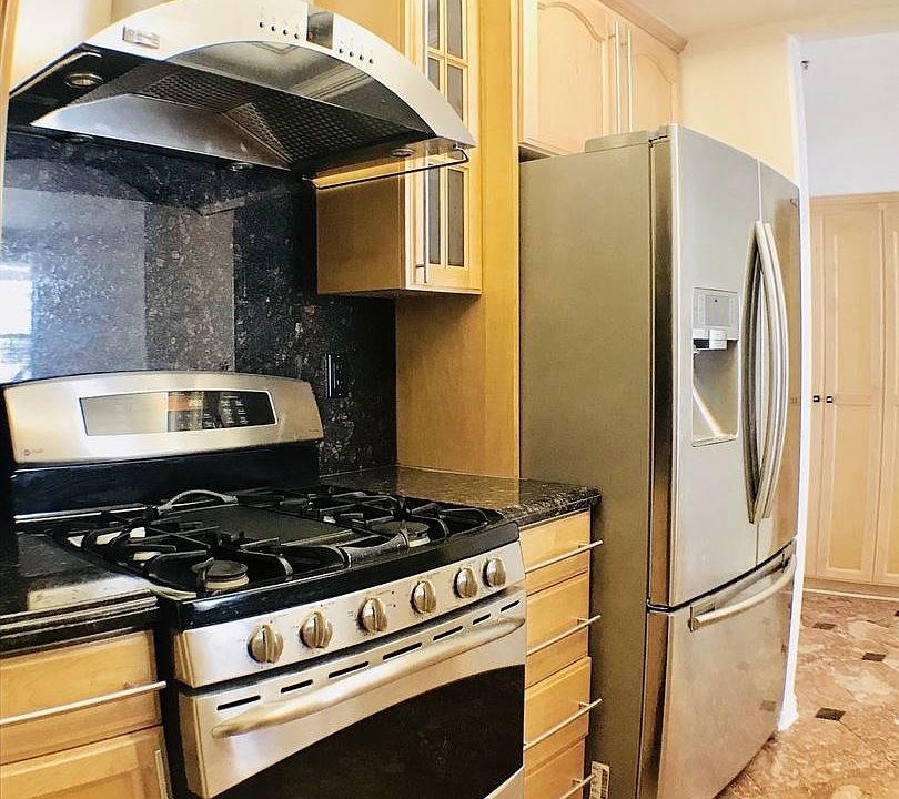 1st image of 930 N Doheny Dr APT 309