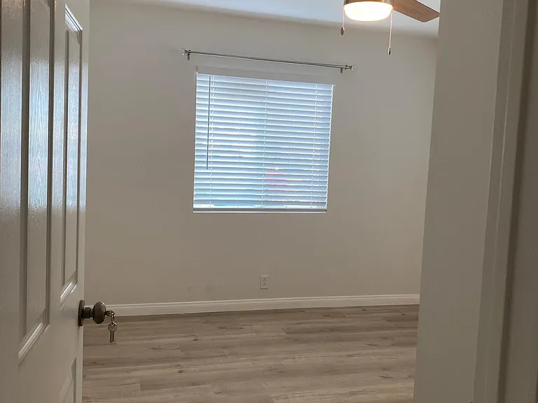 17006 S Berendo Ave — Photo 13