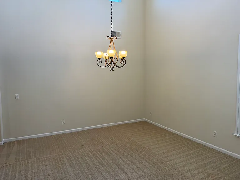 1427 Wyndham Ln — Photo 30