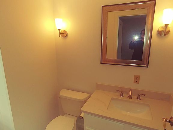 1st floor 1/2 bath