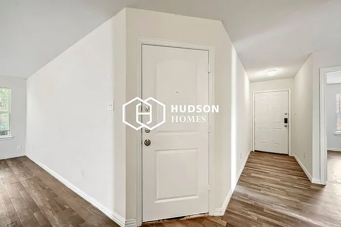 3 bed, 2.0 bath, 1045 sqft, $1,495 — Photo 4