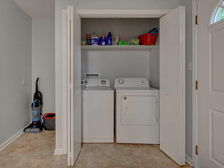 2408 Shirley St — Photo 10