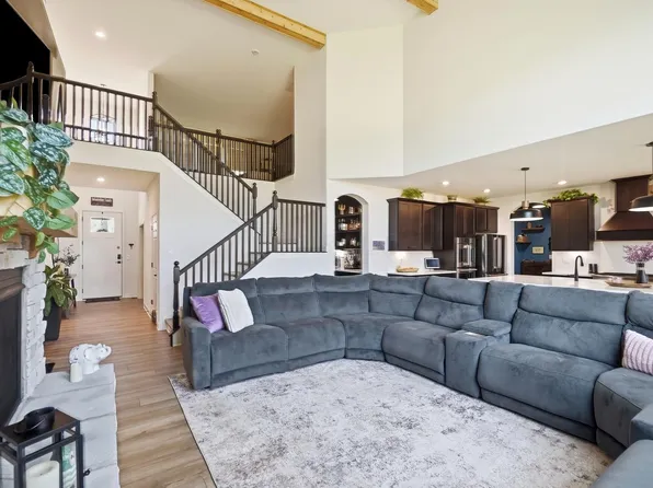 1302 Blueberry Cv, Grove City, OH 43123