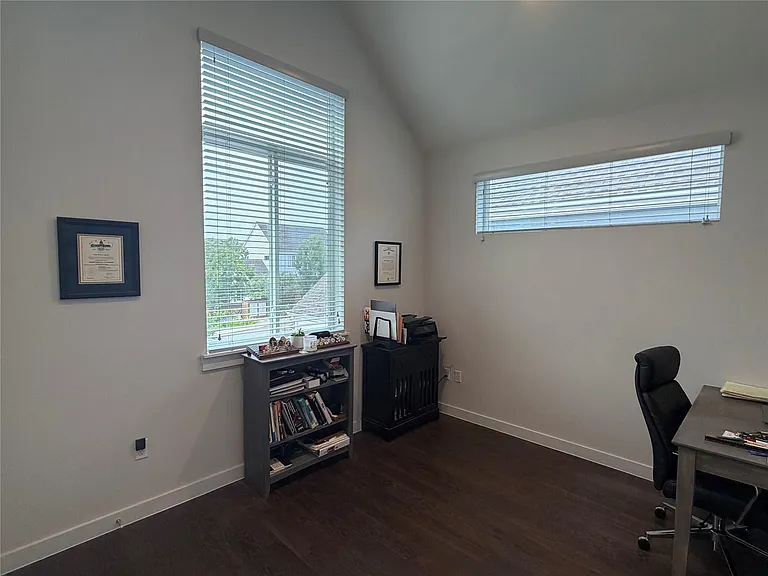 3612 Clary Way — Photo 10