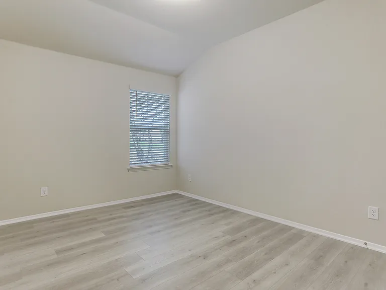 3902 Crockett Ave — Photo 10