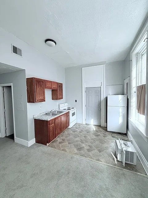 533 E 13th Street — Photo 3