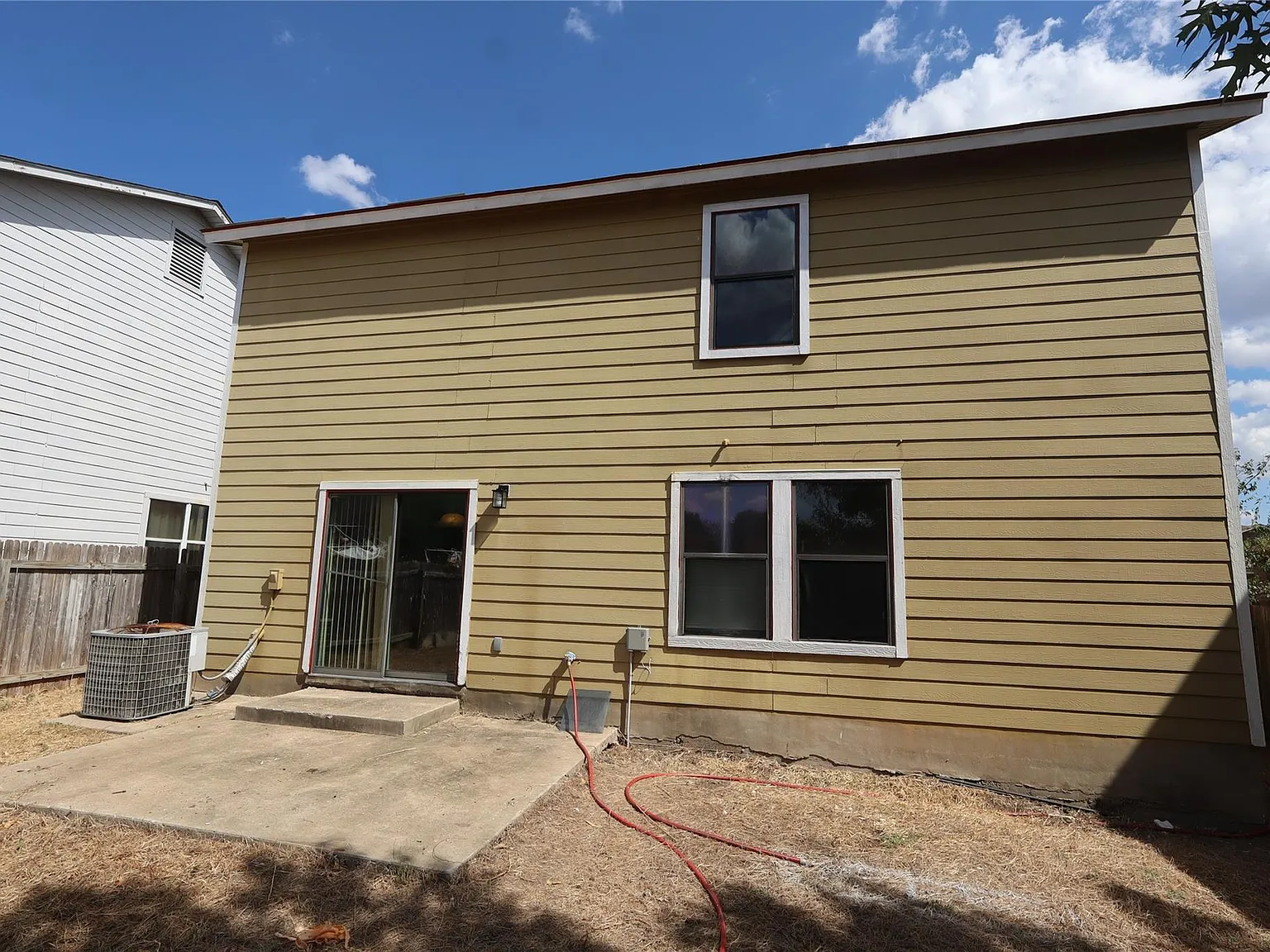 3 bed, 2.5 bath, 1677 sqft, $2,000 — Photo 2