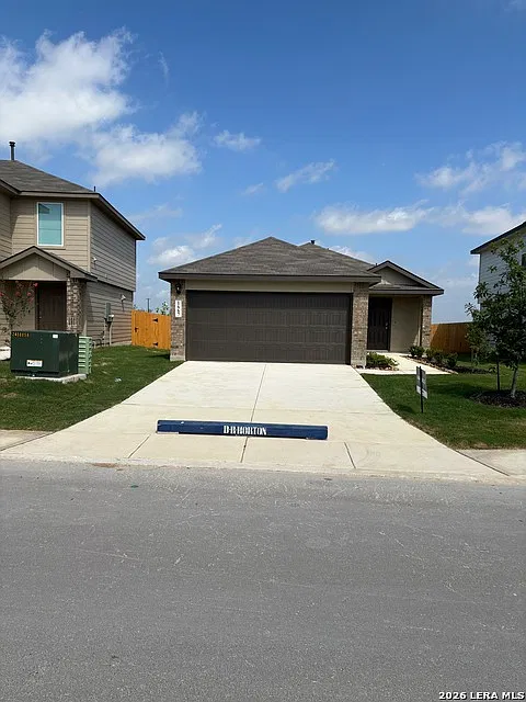 4 bed, 2.0 bath, 1572 sqft, $1,850 — Photo 1