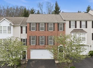 617 Village Green Blvd E, Mars, PA 16046
