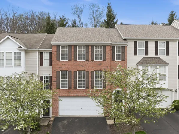 617 Village Green Blvd E, Mars, PA 16046