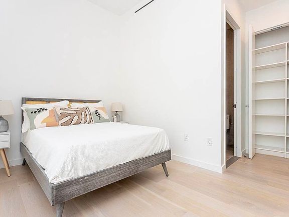 5th image of 127 Concord St #3C