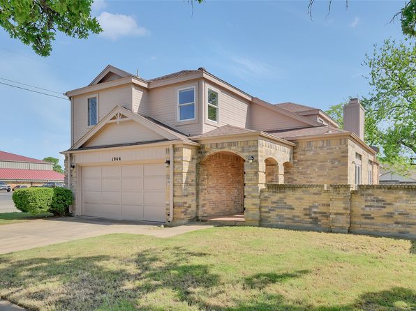 1944 Realistic Dr, Bedford, TX 76021